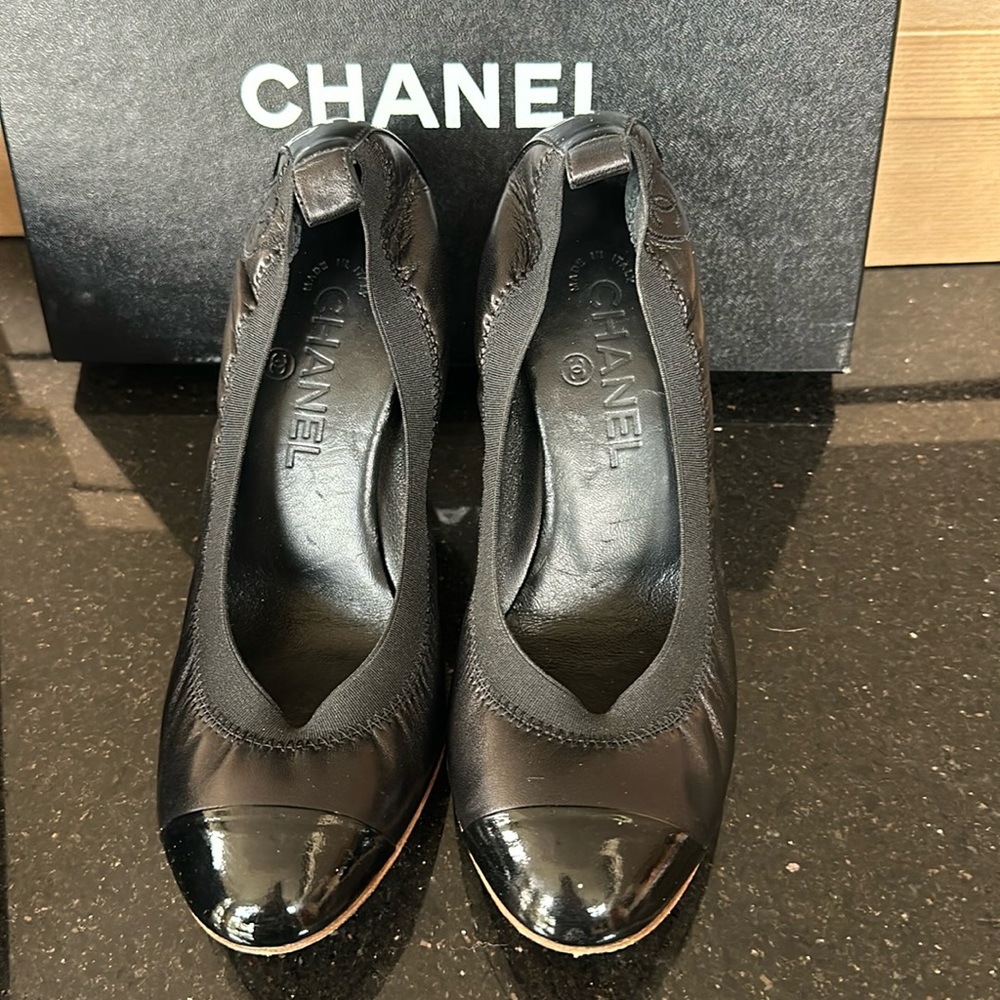Chanel Elastic Ballet Interlocking CC Logo Pumps